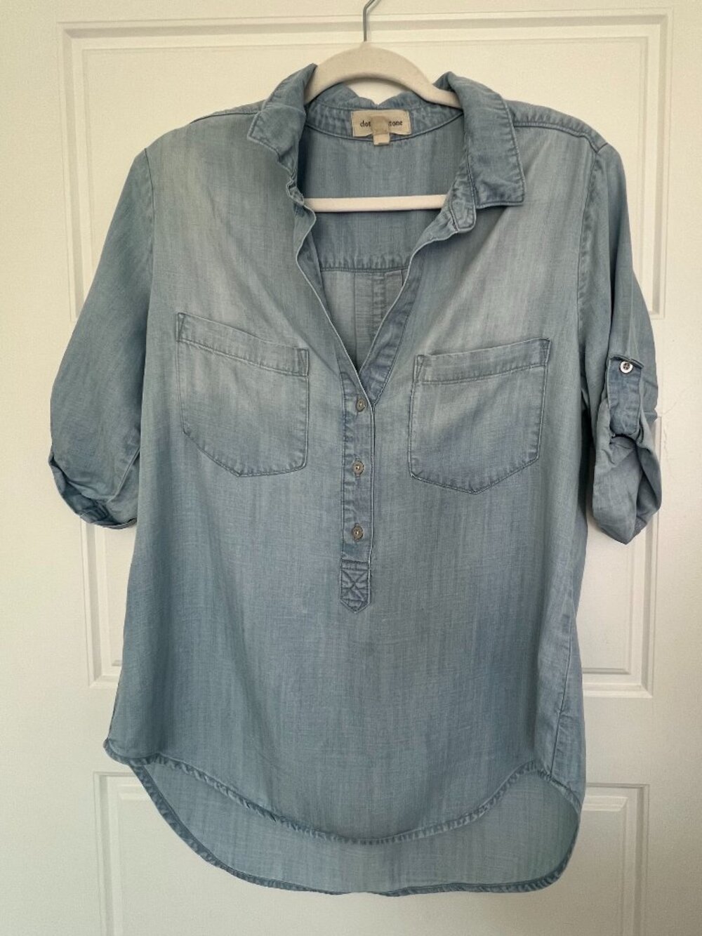 Cloth & Stone Chambray 100% Tencel Shirt Medium M Light Wash Blue Anthropologie